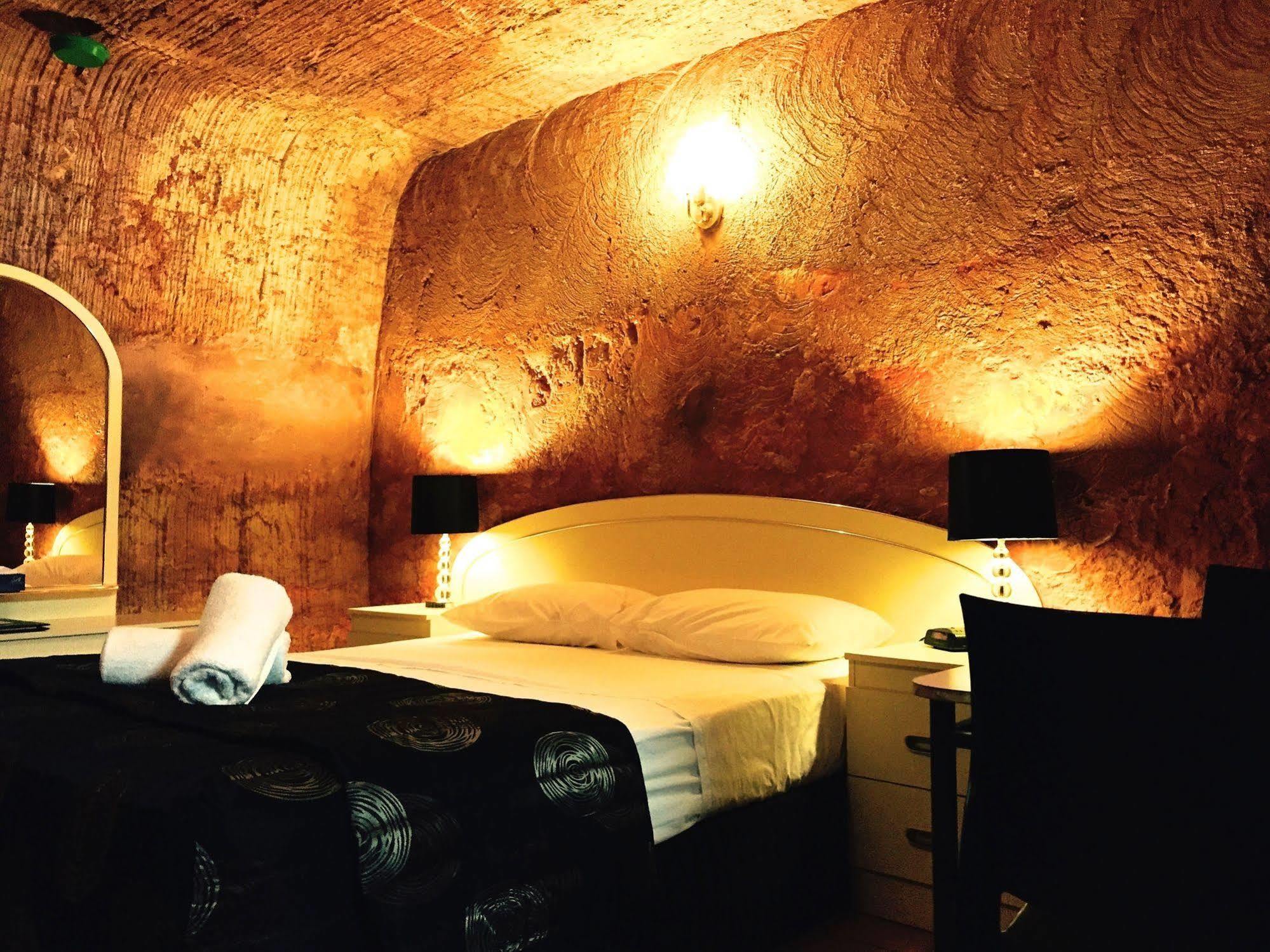 The Lookout Cave Underground Motel Coober Pedy Ngoại thất bức ảnh