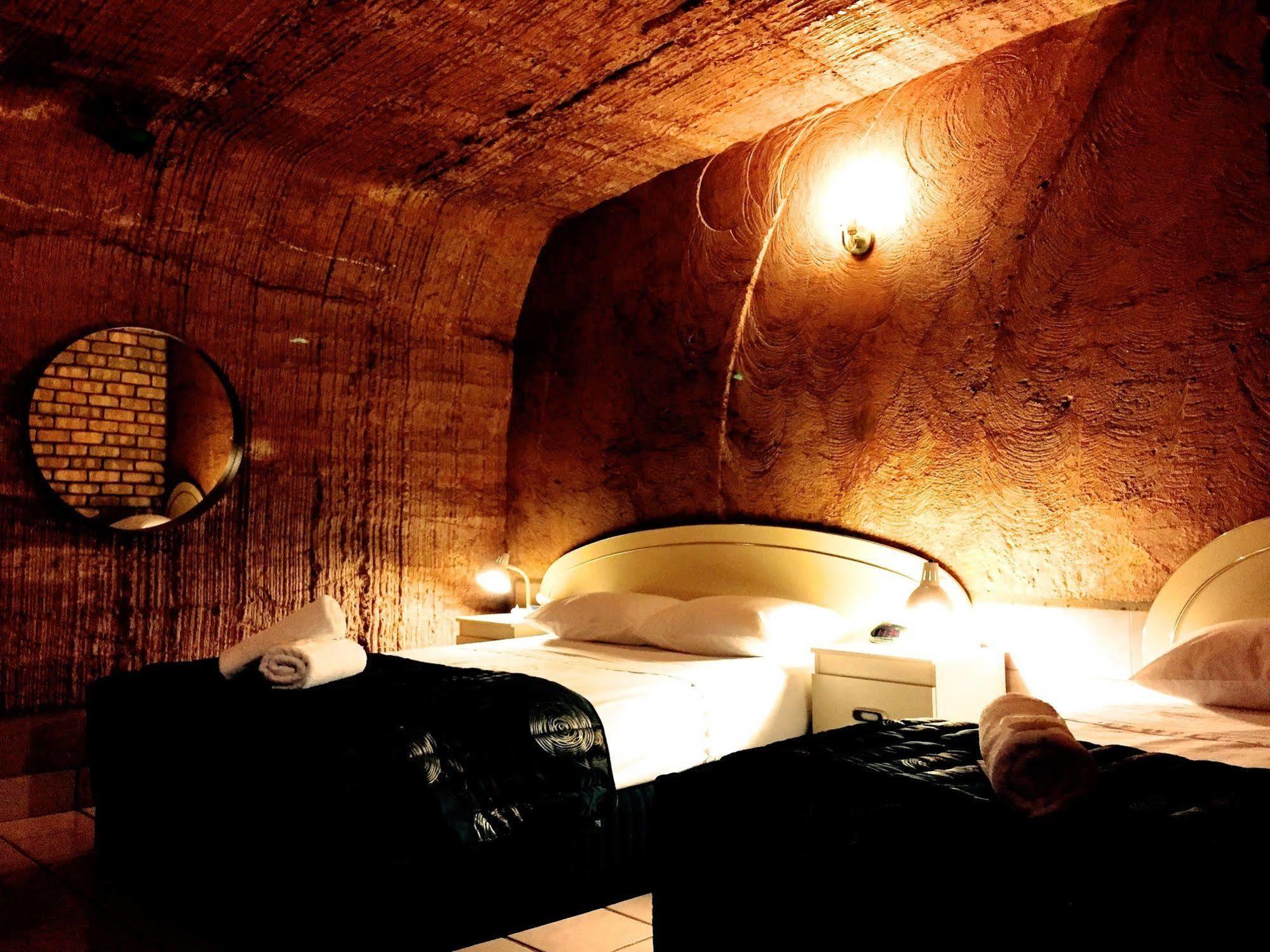 The Lookout Cave Underground Motel Coober Pedy Ngoại thất bức ảnh